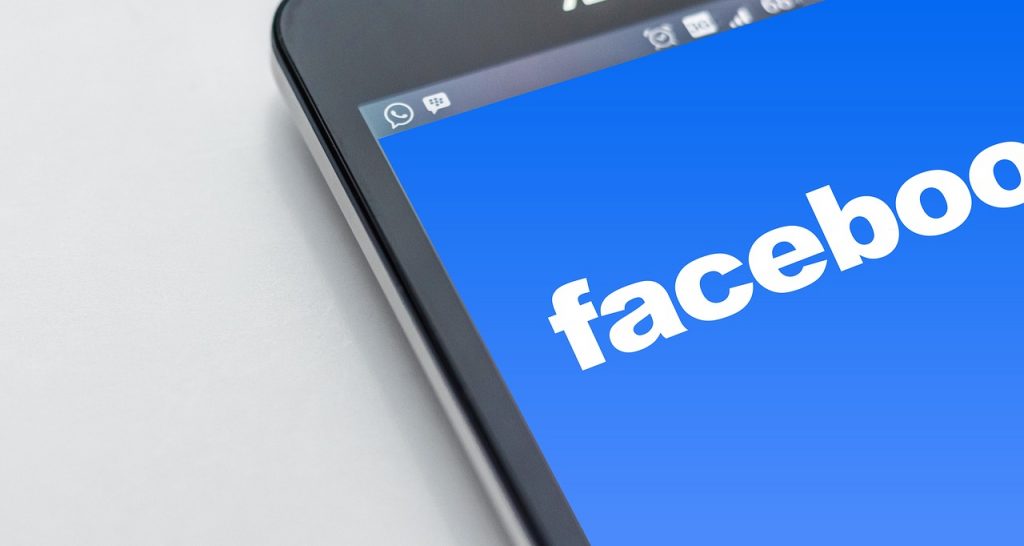 Ilustrație cu sigla Facebook, despre rețelele sociale